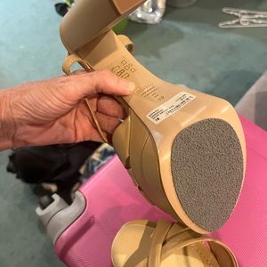 Shultz shoes -Keefa high- courts/nude delude Napa - light nude size 7